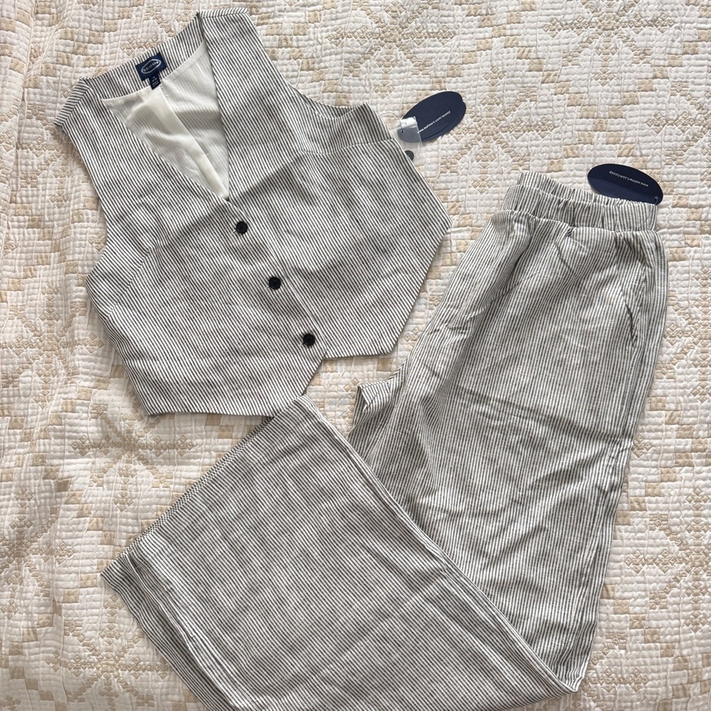 Womens Light Gray Sleeveless Vest and Wide-Leg Trouser Set - Picture 3 of 8